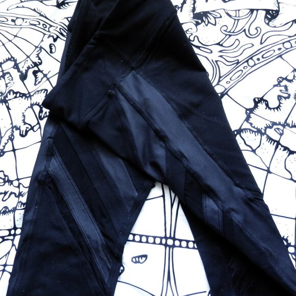 alo || Sheer Mesh Cut-out Epic Leggings in Black - Picture 7 of 13